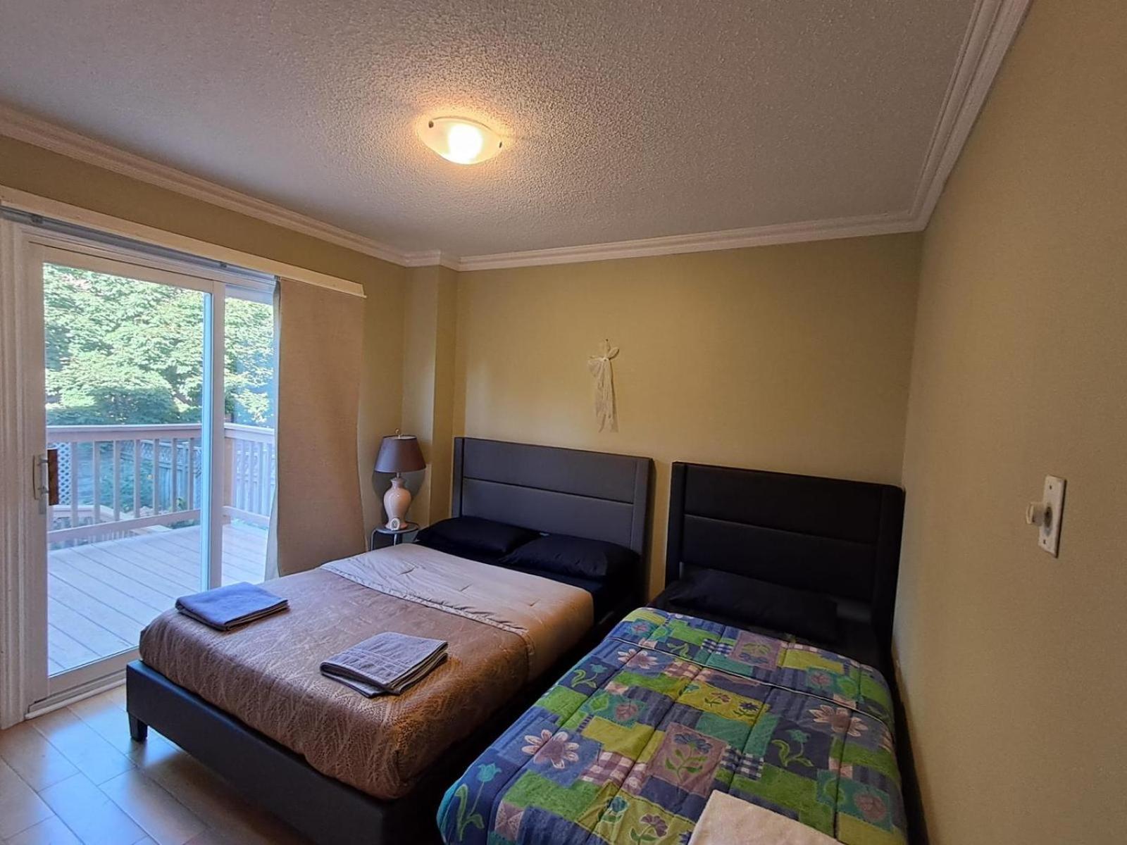 Room With Private Patio Next To Toronto Airport Mississauga Exterior foto