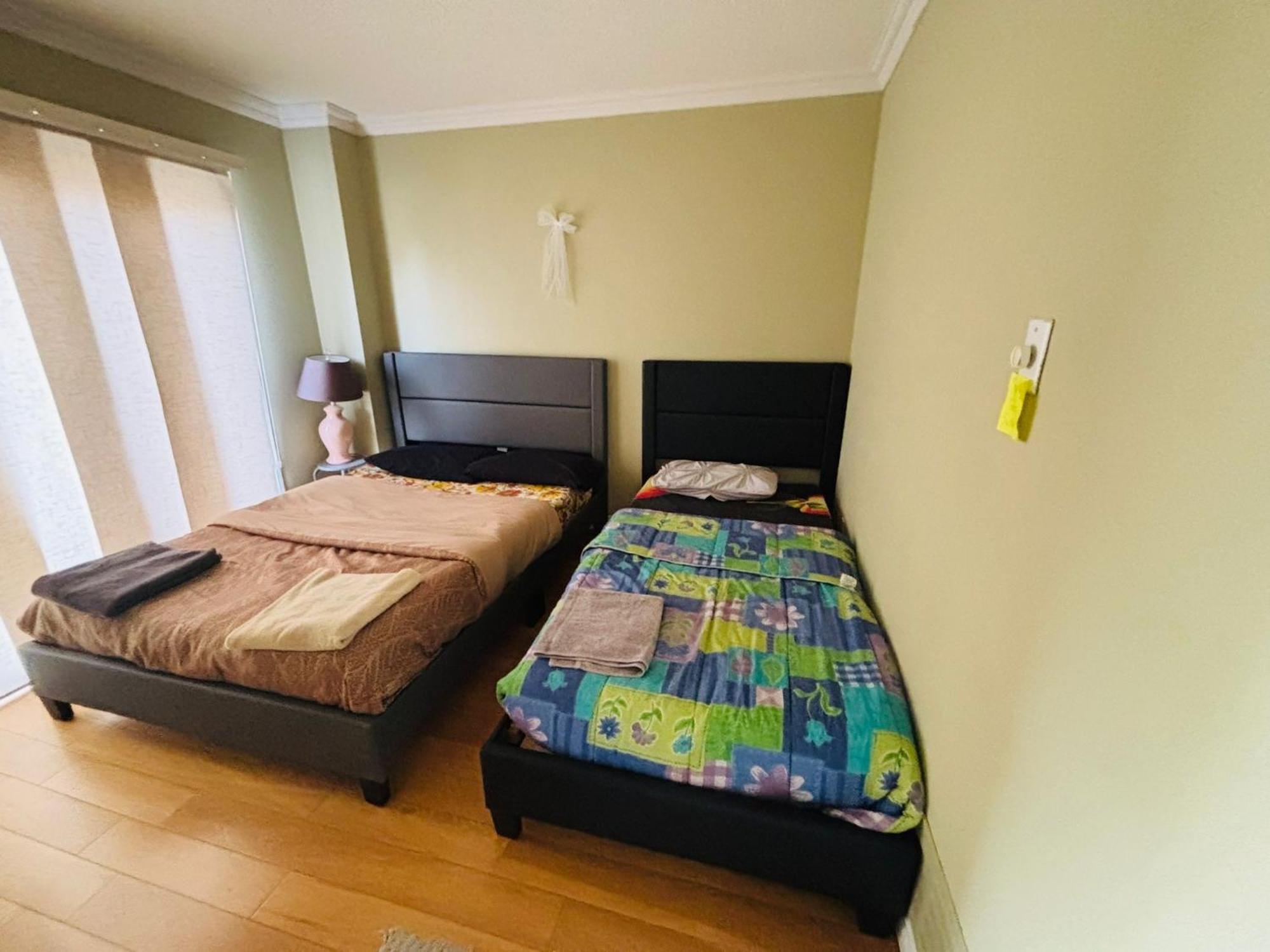 Room With Private Patio Next To Toronto Airport Mississauga Exterior foto